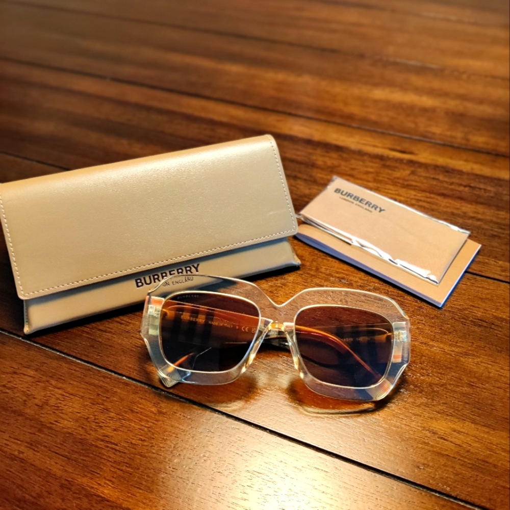 NEW Gorgeous Burberry Sunglasses